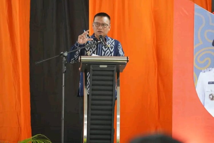 PJ Bupati Kolut Buka Seminar Pengembangan Tenun Motif Tradisional Khas Kolaka Utara