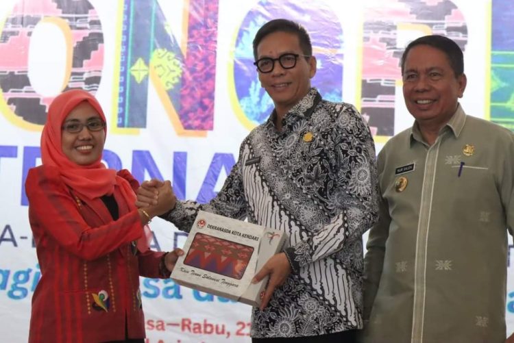 Ketua DPRD Sultra Hadiri Kongres Internasional Ke-IV Bahasa-Bahasa Daerah Sultra Tahun 2023
