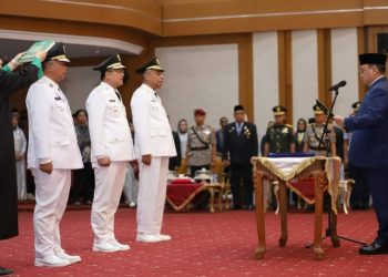 Pj Gubernur Sultra Lantik Pj Bupati Kabupaten di Sultra: Jangan Lupakan Tanggung Jawab dan Jabatan Sebelumnya sebagai ASN