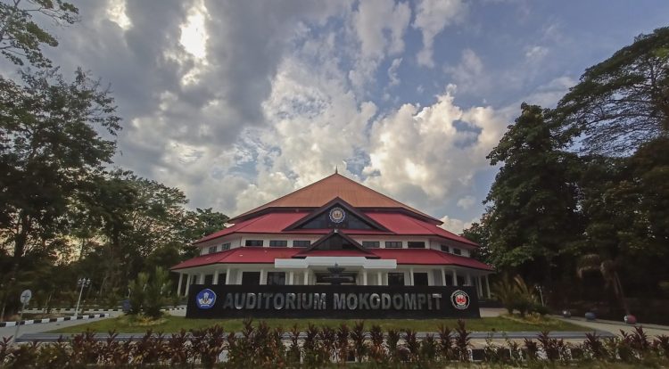 Wisuda Gelombang Pertama UHO Diikuti Oleh 1.005 Mahasiswa