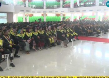 1.103 Mahasiswa UHO Mengikuti Wisuda, Rektor Tekankan Pentingnya Tracer Study Alumni