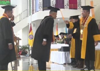 Momen Wisuda 1.103 Mahasiswa UHO, Rektor Tekankan Pentingnya Tracer Study