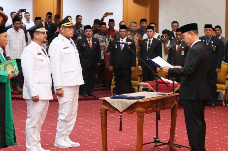 Gubernur Sultra Lantik Bupati dan Wakil Bupati Buton Tengah Periode 2025-2030