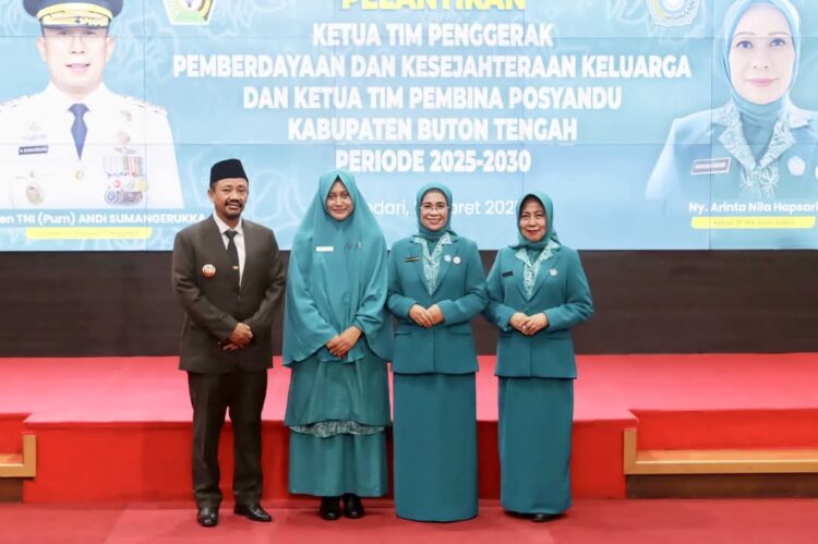 Ketua TP PKK Sultra Lantik Ketua TP PKK dan Ketua Tim Pembina Posyandu Buton Tengah Periode 2025-2030