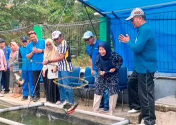 FPIK UHO Kendari Panen Perdana Ikan Hasil Budidaya di Laboratorium Perairan