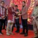 Dr. Herman Mewakili UHO Terima Penghargaan Kendari Pos Award 2025