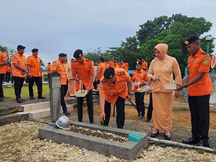 Peringati HUT Ke-54 Basarnas, KPP Kendari Ziarah dan Tabur Bunga di TMP Watubangga