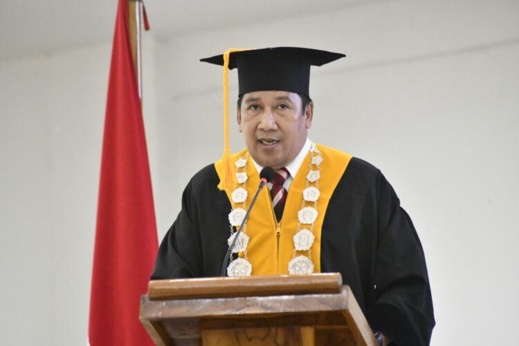 749 Wisudawan Dikukuhkan, Plt Rektor UHO: Tingkatkan Kapasitas Diri Hadapi Dunia Kerja