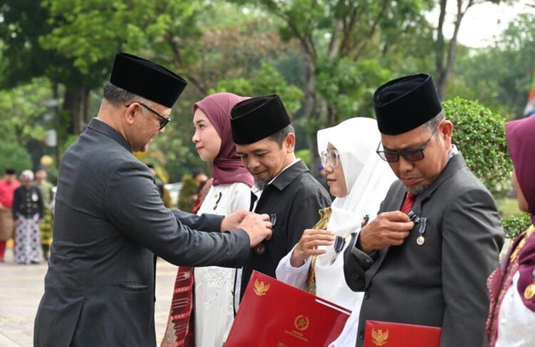 Prof. Khairul Munadi Diberi Waktu 6 Bulan Gelar Pilrek Universitas Halu Oleo