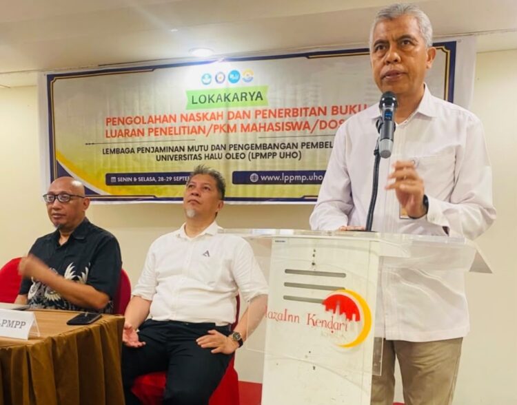 Tak Mau Riset Berhenti di Laporan, UHO Dorong Dosen-Mahasiswa Sulap Hasil Penelitian Jadi Buku